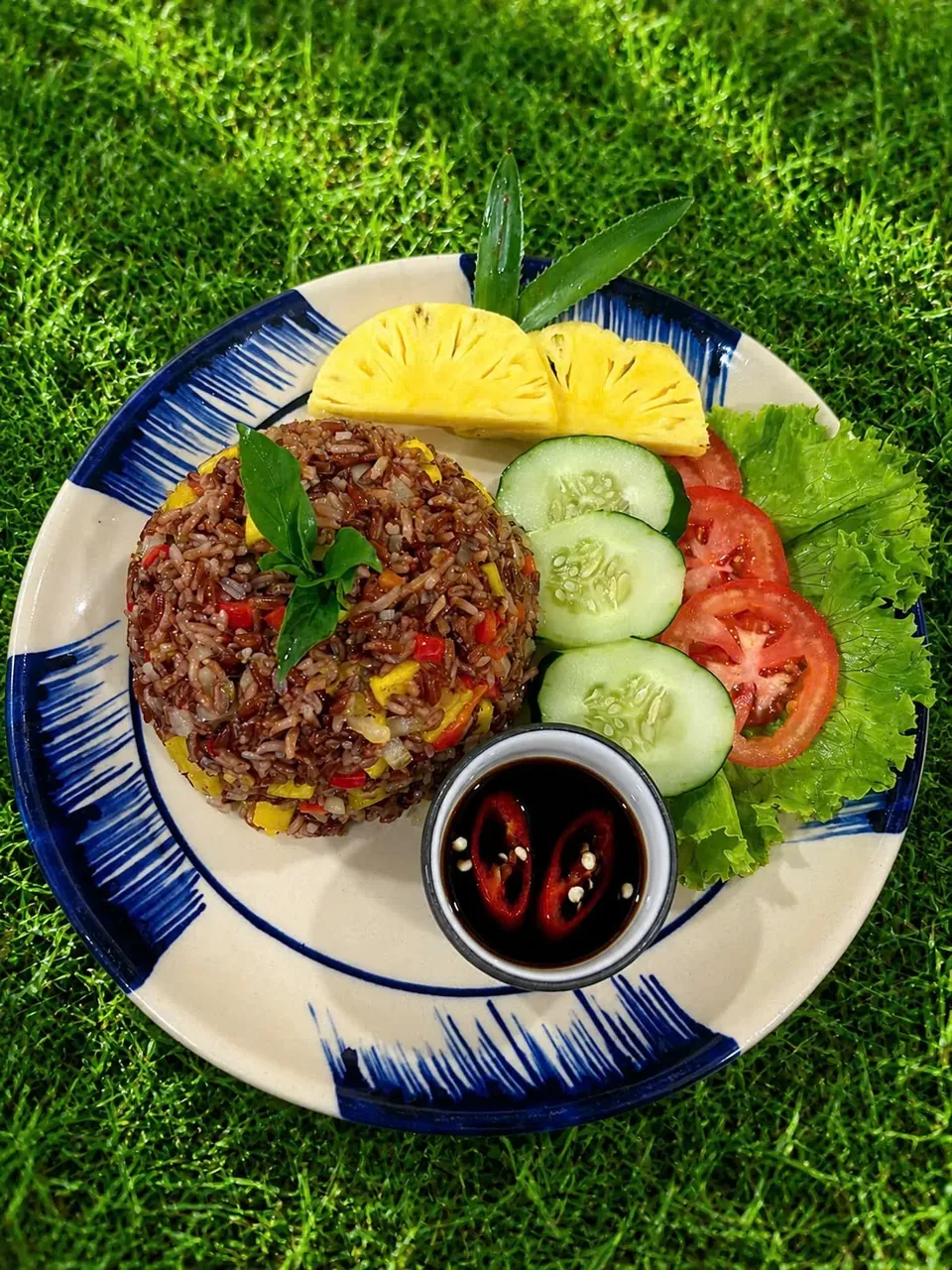 Fried brown rice with pineapple